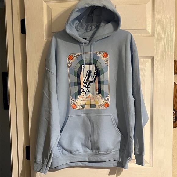 NWOT GILDAN SAN ANTONIO SPURS Hooded Sweatshirt - Picture 2 of 11